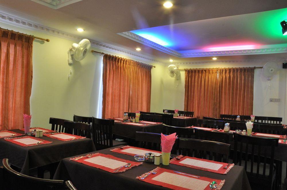 Hotel Lake Star Pokhara Exteriör bild