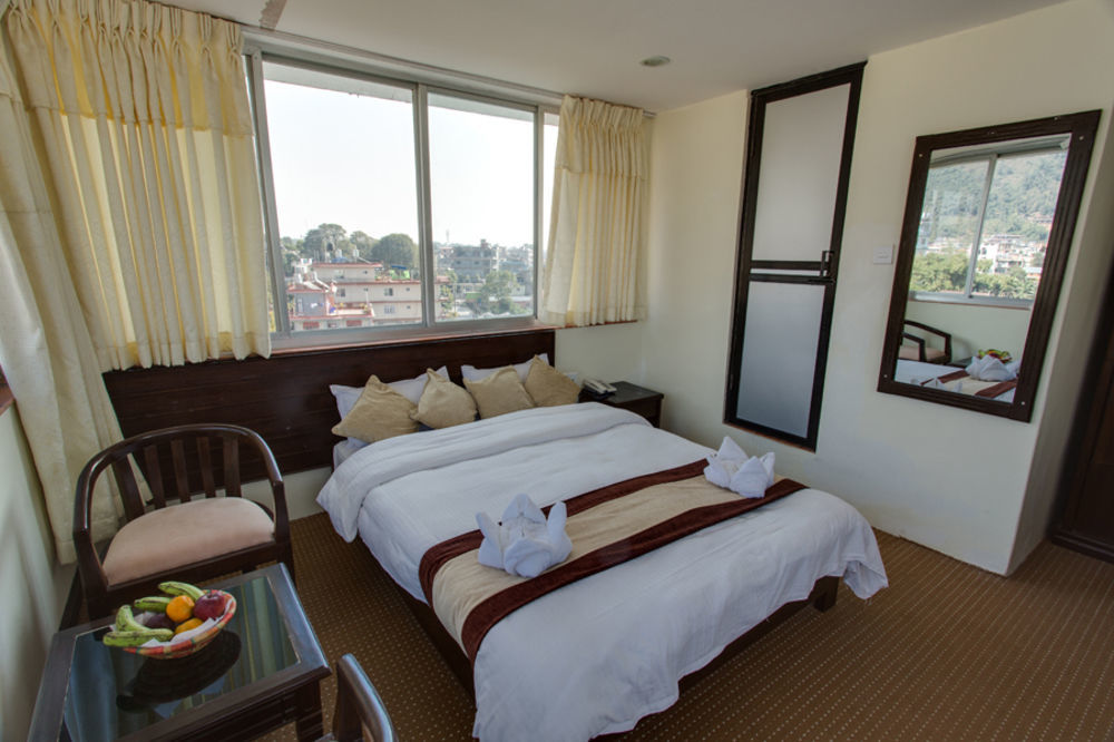 Hotel Lake Star Pokhara Exteriör bild
