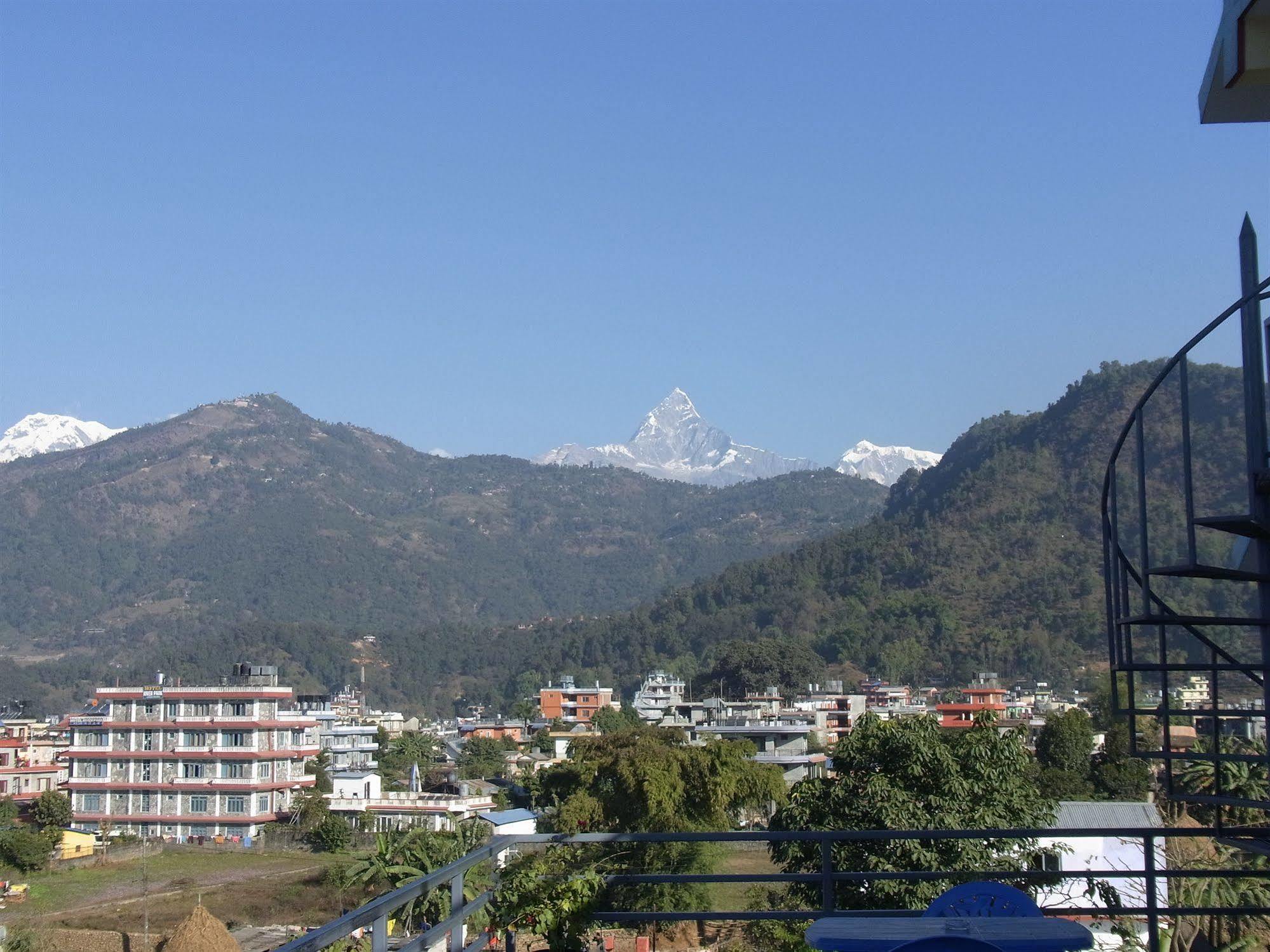 Hotel Lake Star Pokhara Exteriör bild