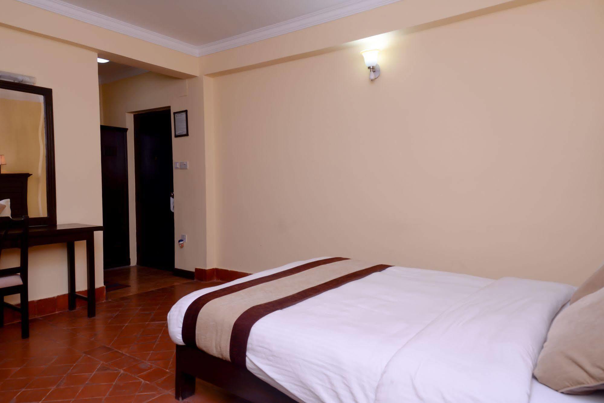 Hotel Lake Star Pokhara Exteriör bild