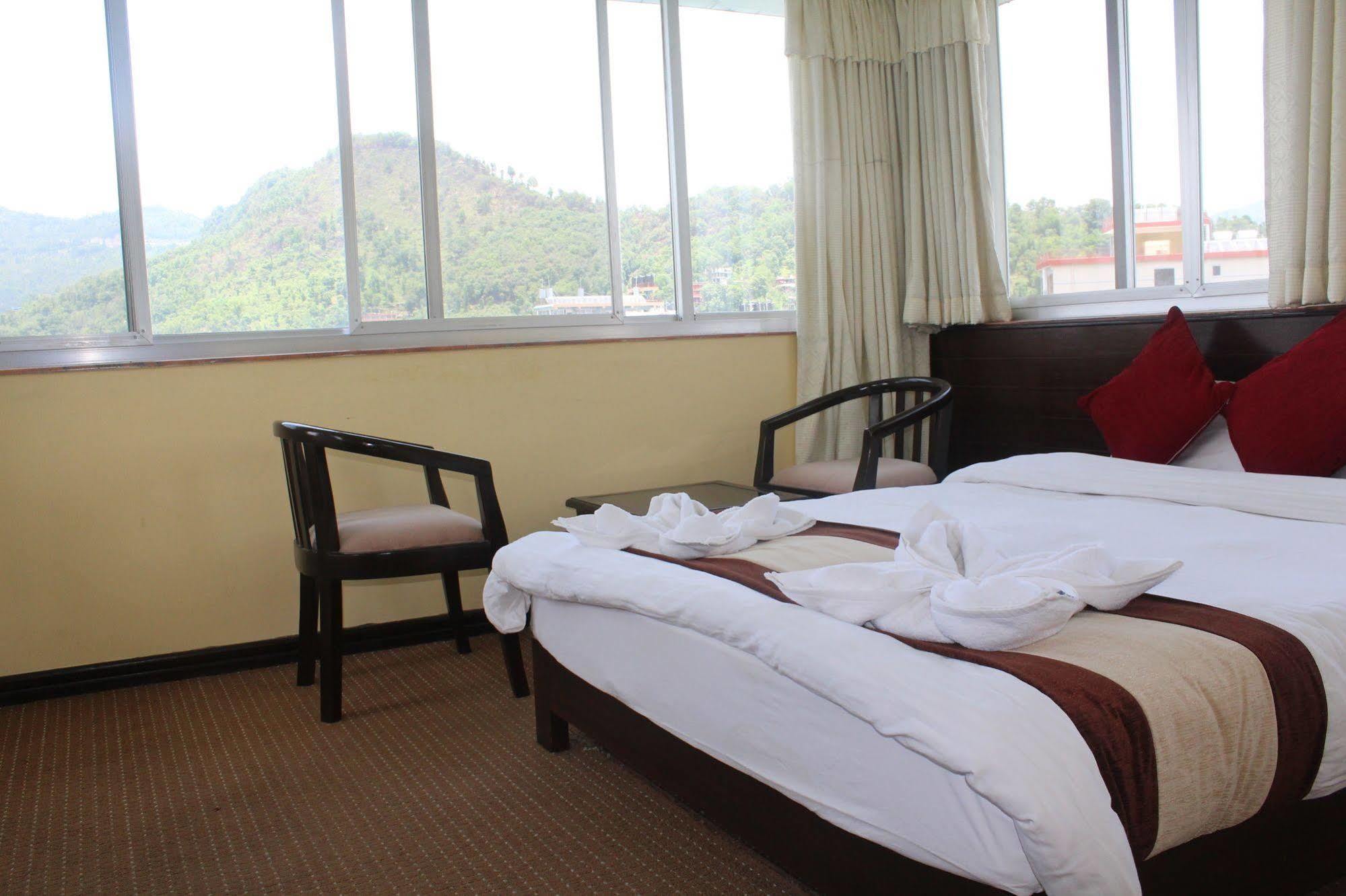 Hotel Lake Star Pokhara Exteriör bild