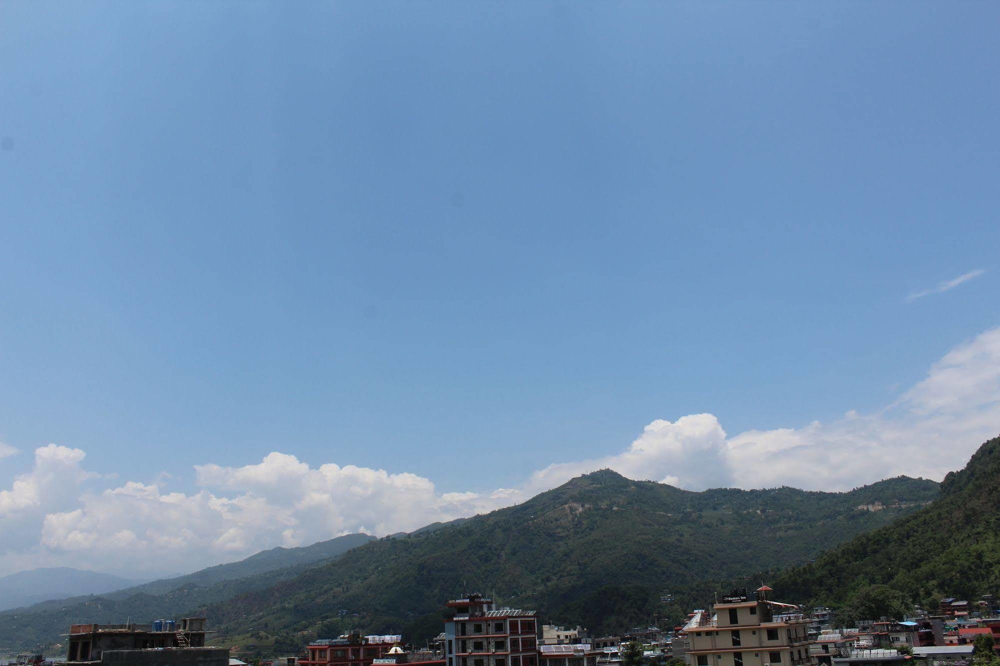 Hotel Lake Star Pokhara Exteriör bild