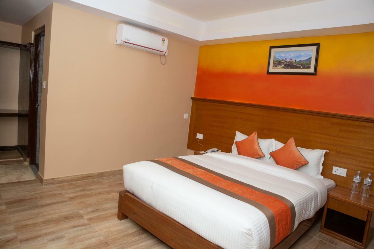 Hotel Lake Star Pokhara Exteriör bild