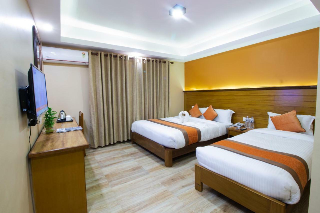 Hotel Lake Star Pokhara Exteriör bild