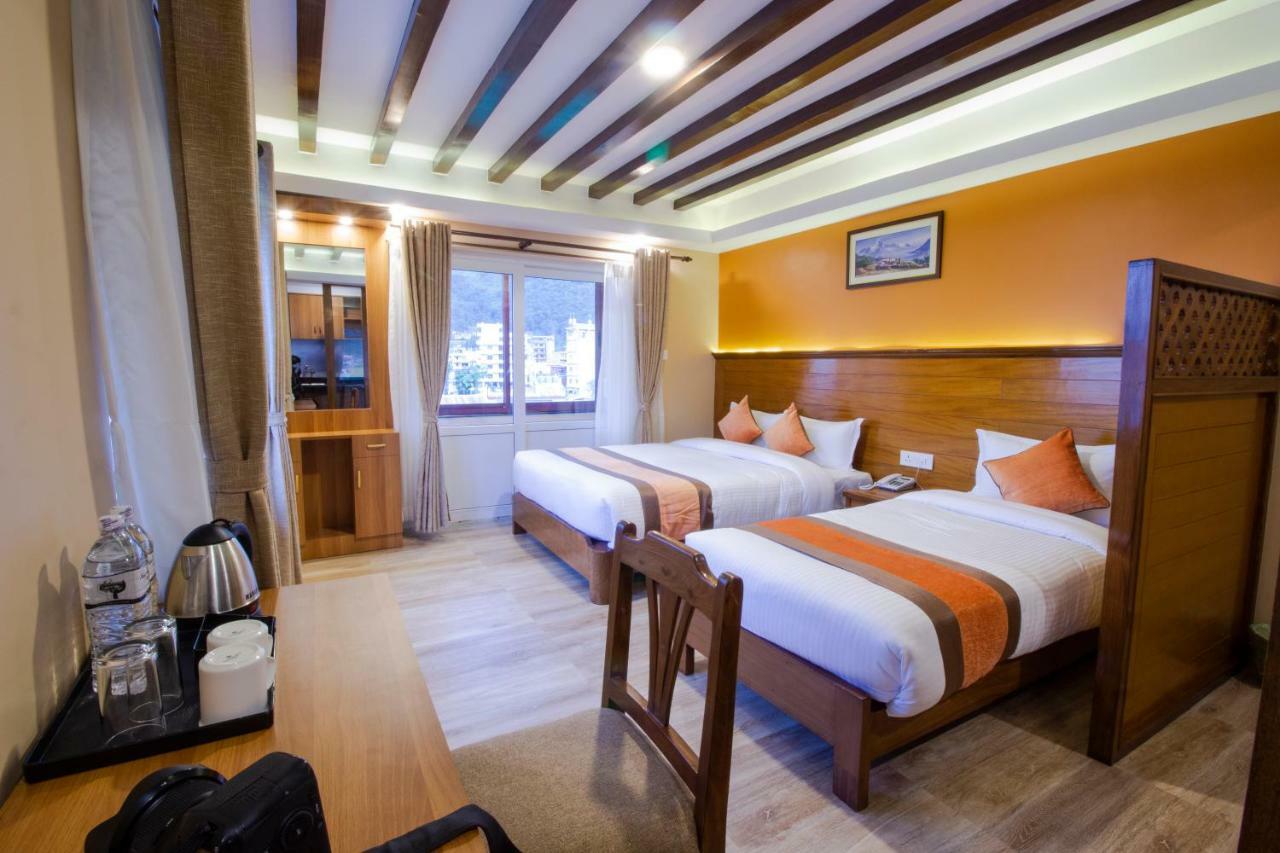 Hotel Lake Star Pokhara Exteriör bild
