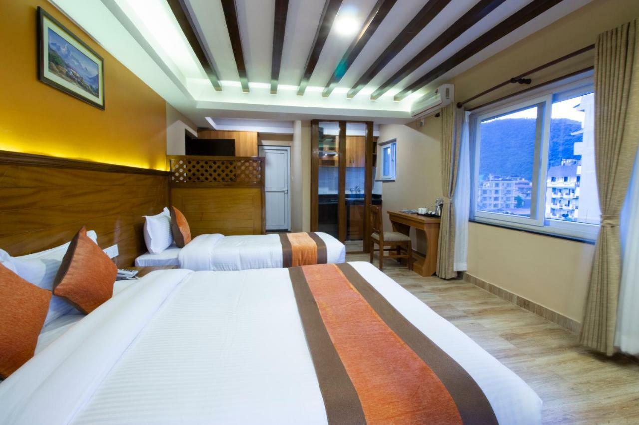 Hotel Lake Star Pokhara Exteriör bild