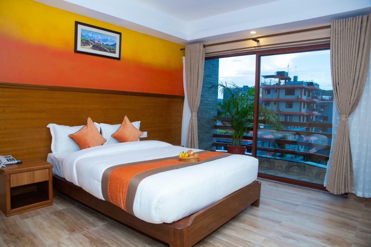 Hotel Lake Star Pokhara Exteriör bild