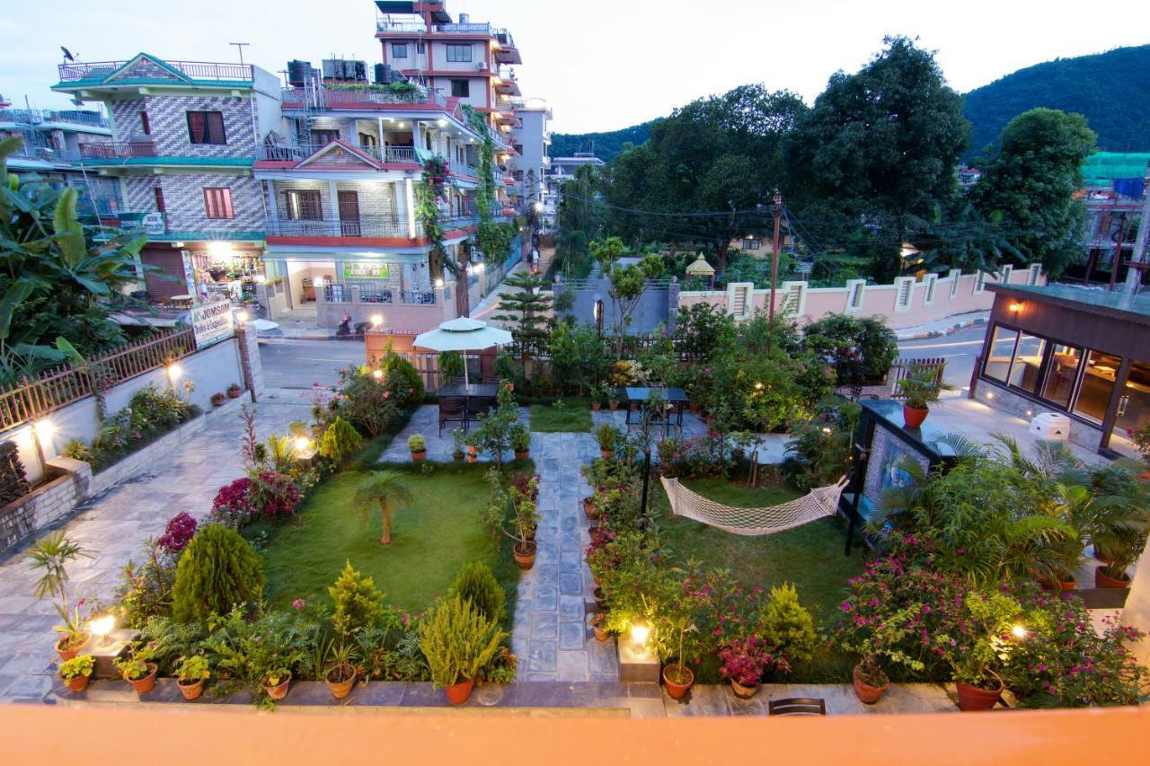 Hotel Lake Star Pokhara Exteriör bild
