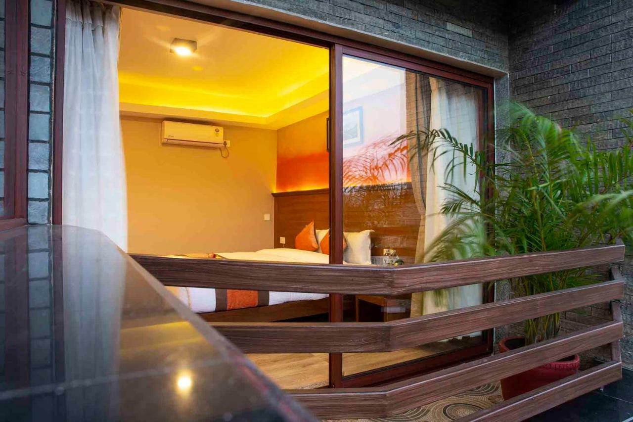 Hotel Lake Star Pokhara Exteriör bild