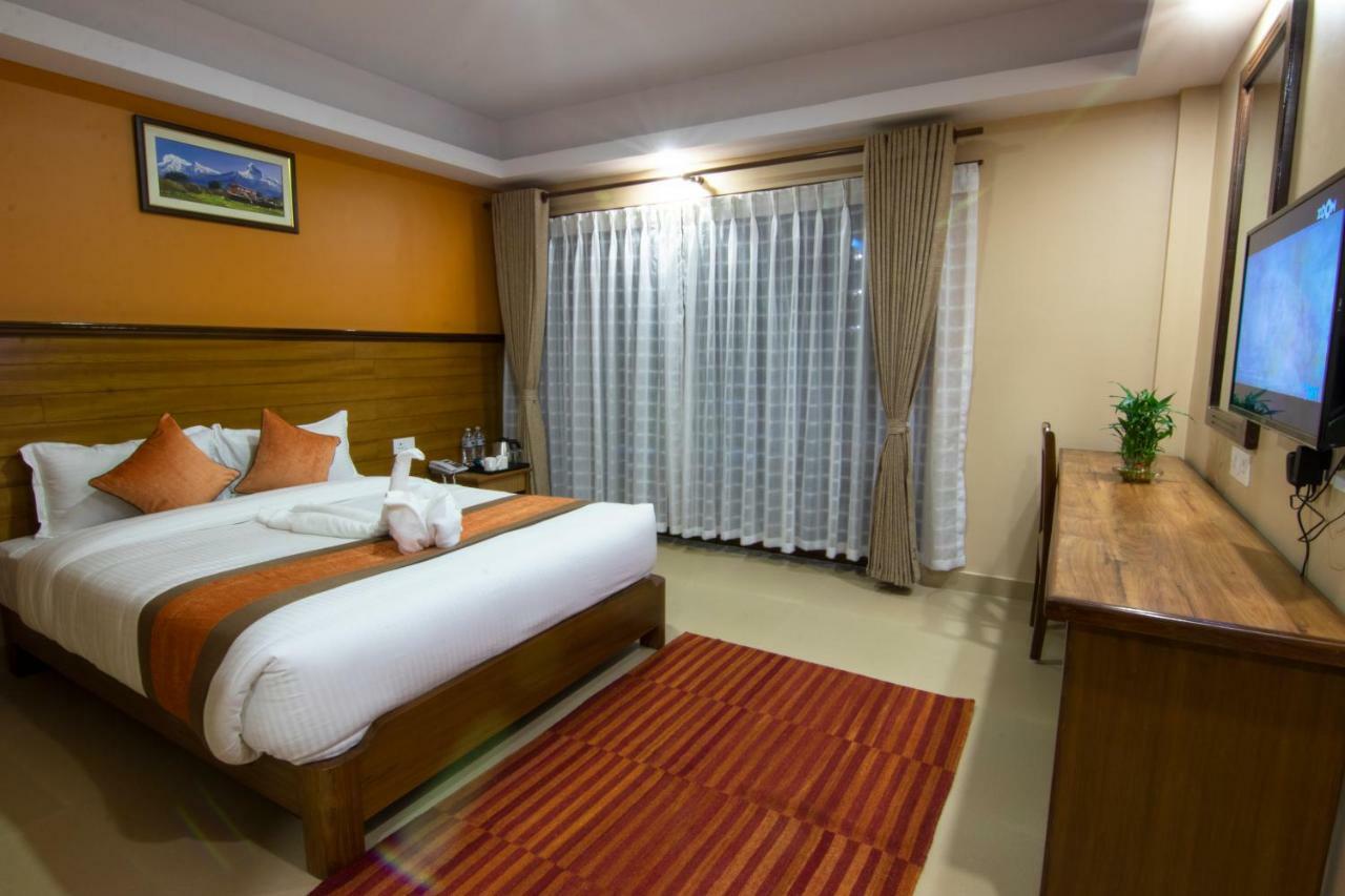 Hotel Lake Star Pokhara Exteriör bild